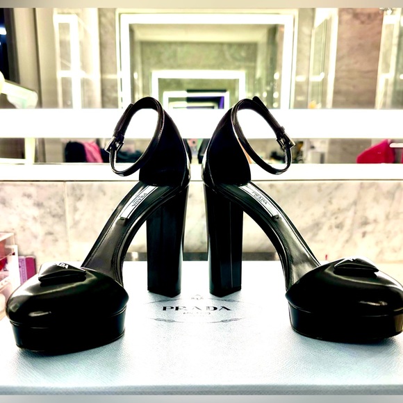 Authentic PRADA Open-Sided Leather Pump, Round Toe 4 1/2 inch heel platform 36.5 - Picture 1 of 13